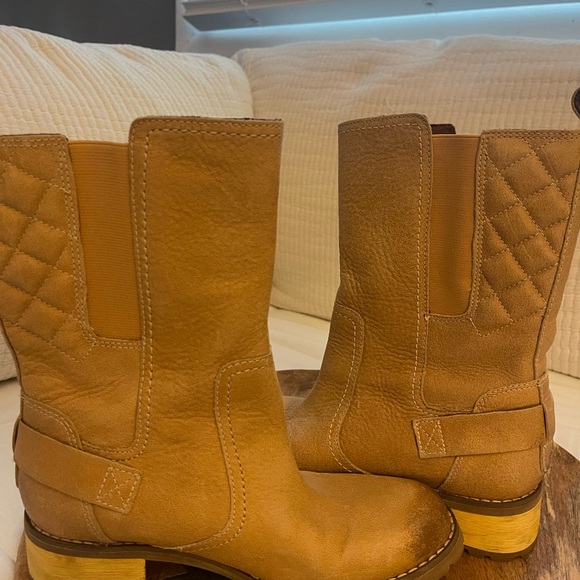 Timberland Women’s Earthkeepers Apley Mid Waterproof Boots. US 7 EUR 38 - Picture 6 of 9